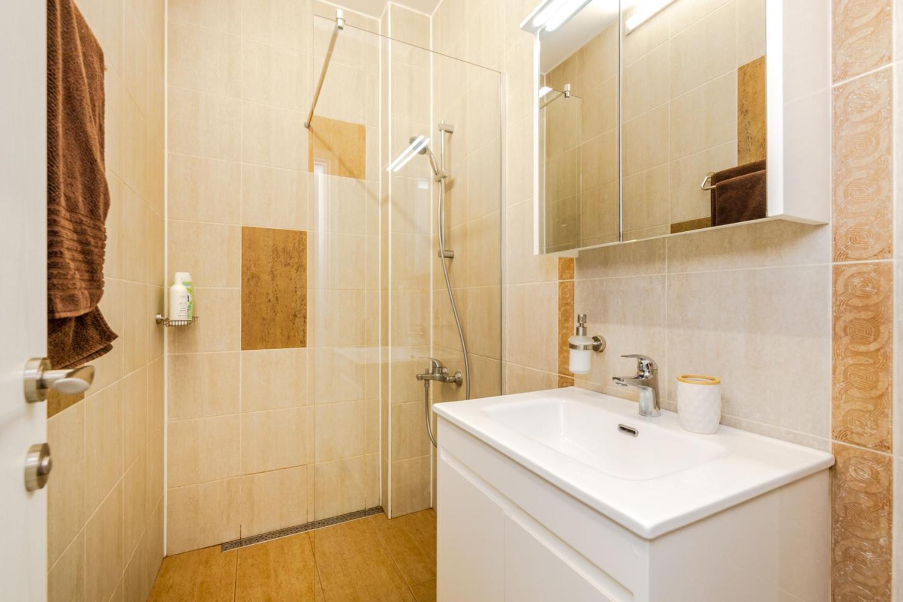 2 Bedroom In The Heart Of Apartment
