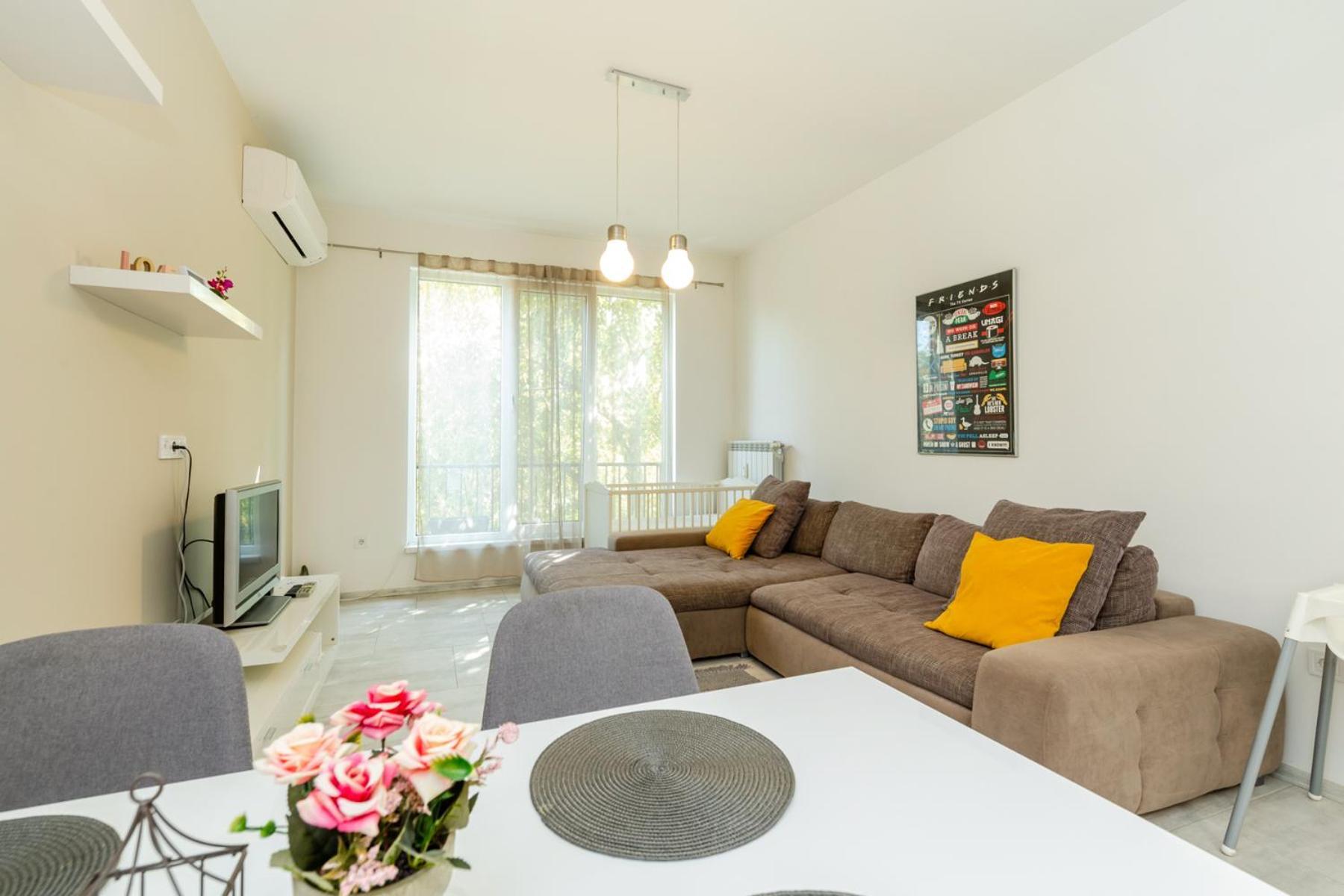 Apartment 2 Bedroom In The Heart Of *